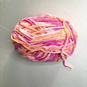 BERNAT Baby Blanket Yarn Peachy Pink 8.8oz‎ out of 10.5oz